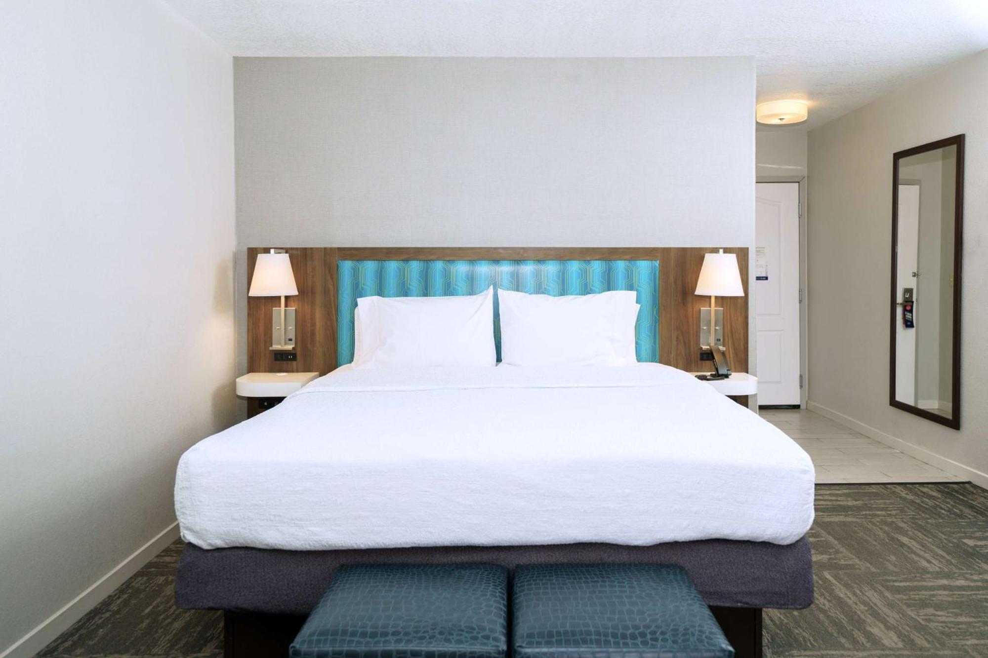 Hampton Inn Hays-North Of I-70 Exterior photo